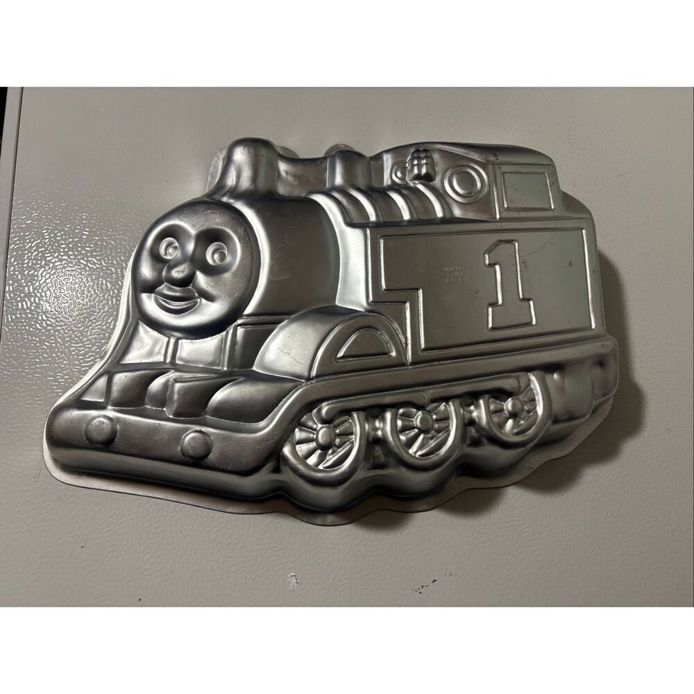 vintage, retired Wilton Thomas the Tank Engine cake pan (model #2105-1349) origi